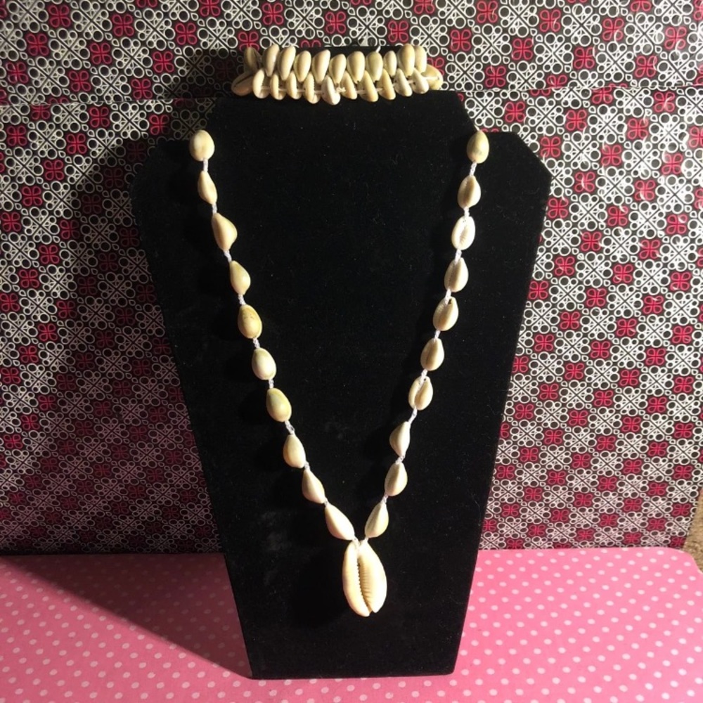 Beautiful seashell jewelry Set